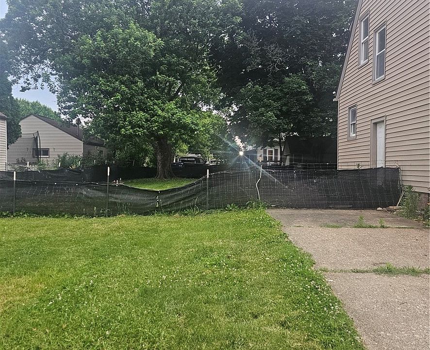 2nd image of 1229 Bellflower Ave SW