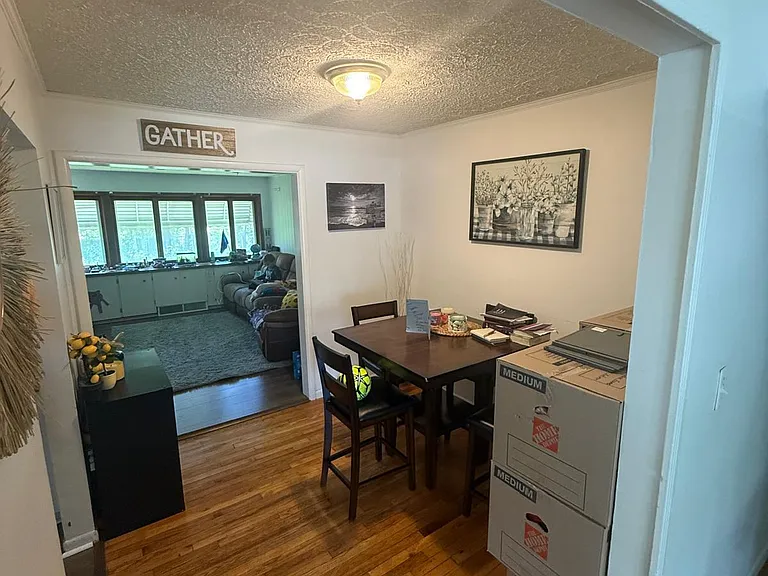 532 Hudson St — Photo 2