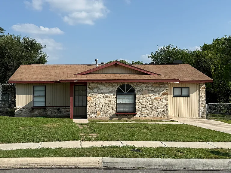 450 Mahota Dr — Photo 1