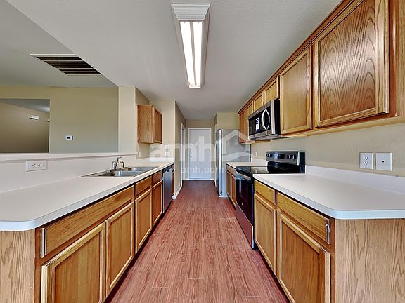 3rd image of 1700 Little Deer Ln