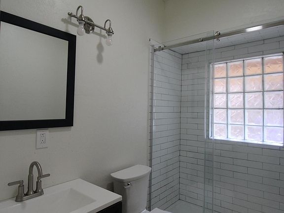 4th image of 422 Elm Ave