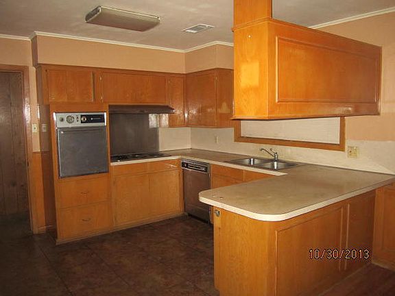 3rd image of 2149 Neches Ave