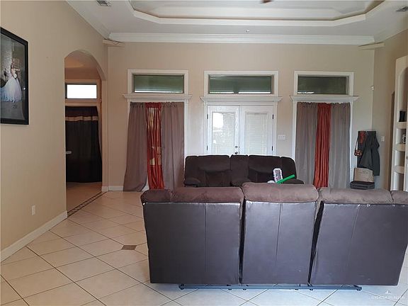 3rd image of 206 Beverly Hills Ln