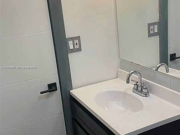 4th image of 420 NW 95th St #420