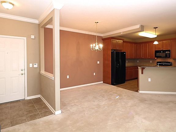 5th image of 546 Masterson Ct