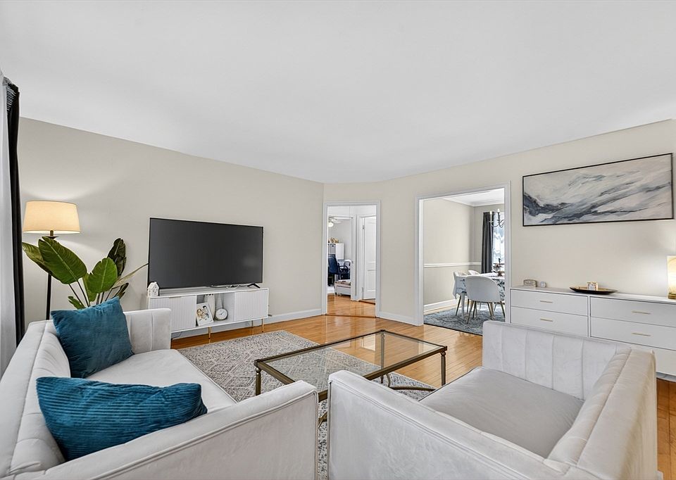 1st image of 21 Hammond Pond Pkwy APT 2