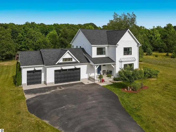2090 Hayfield Dr, Traverse City, MI 49685