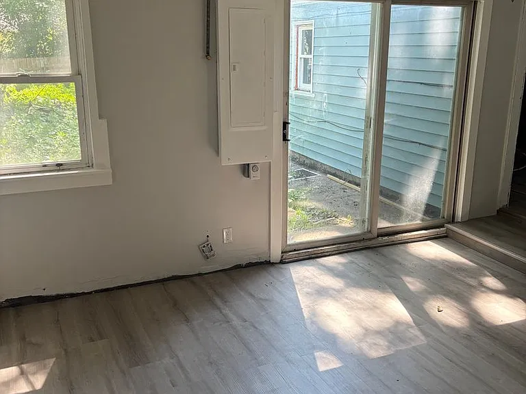 506 N French Ave — Photo 8