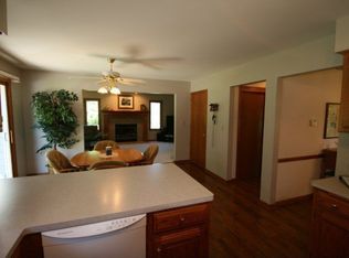 S28W36247 Scuppernong Cir, Dousman, WI 53118