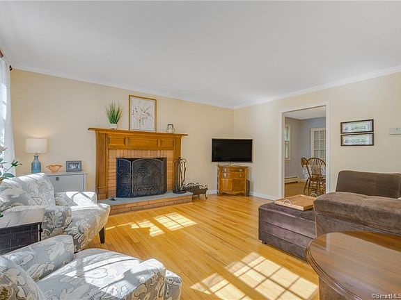 4th image of 177 Carriage Dr