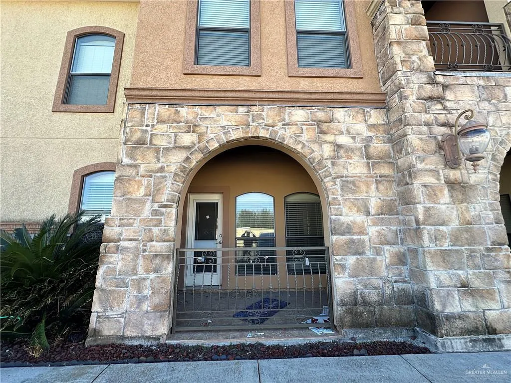 2 bed, 2.0 bath, 1209 sqft, $1,000 — Photo 2