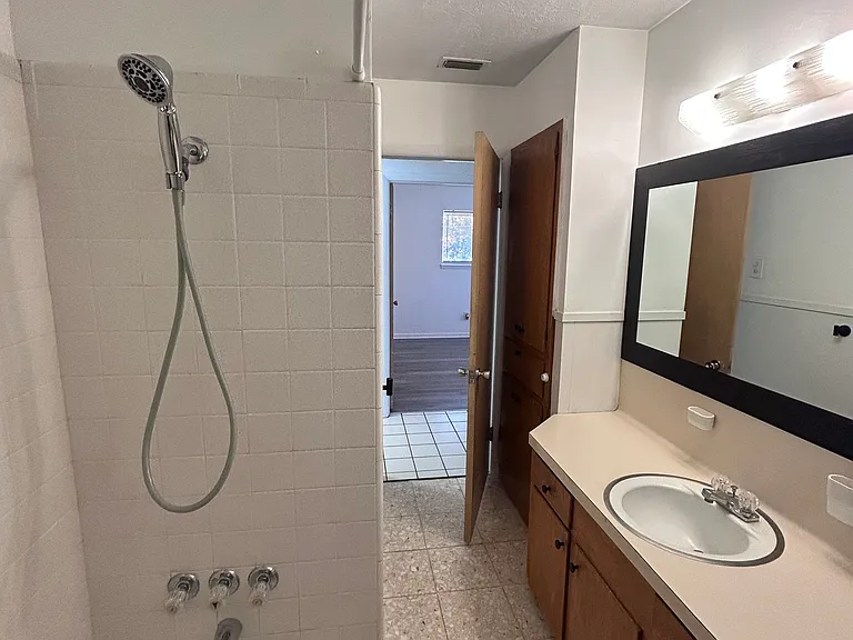 4902 Branscomb Dr — Photo 7