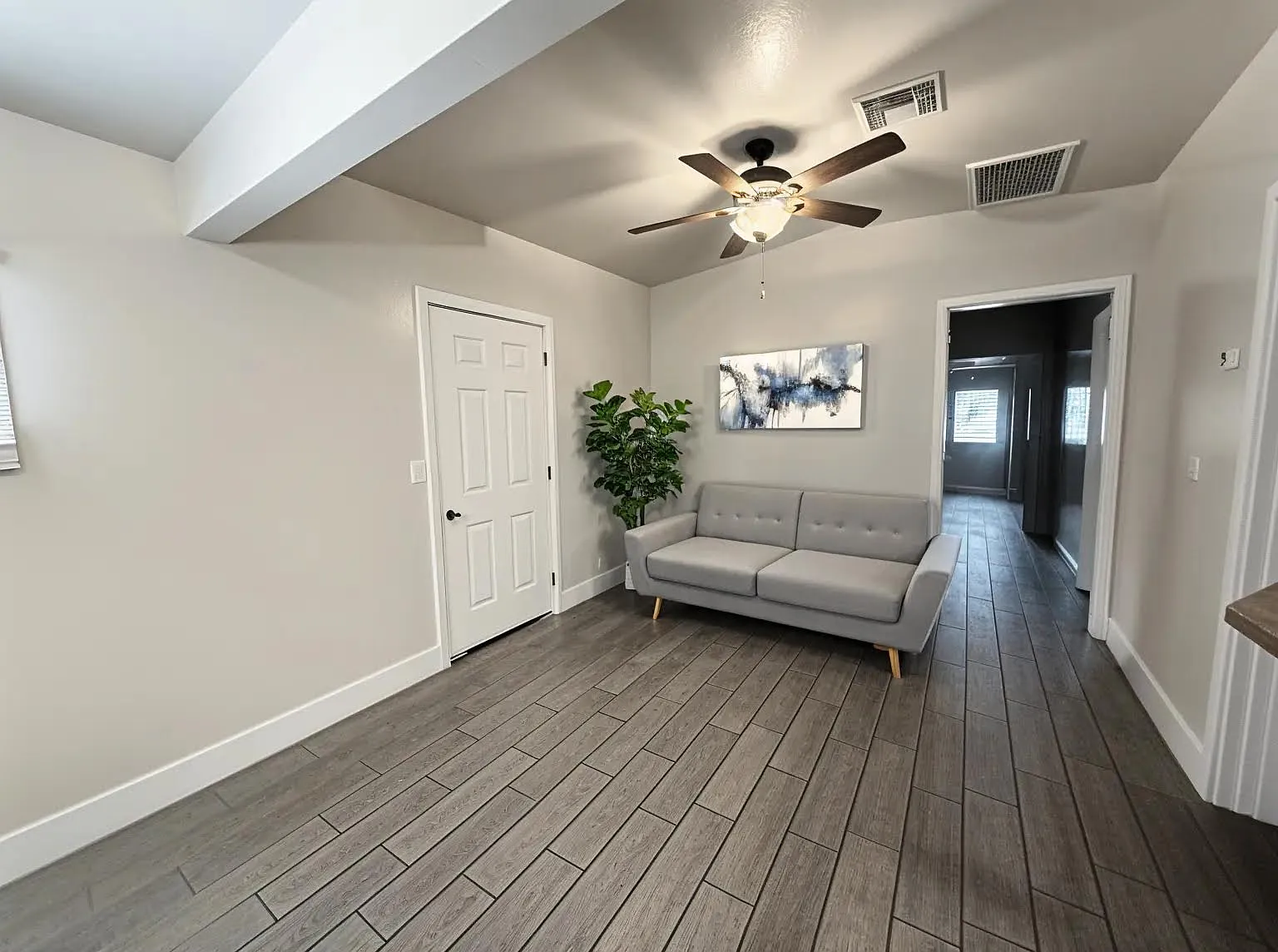 3 bed, 700 sqft, $1,399 — Photo 4