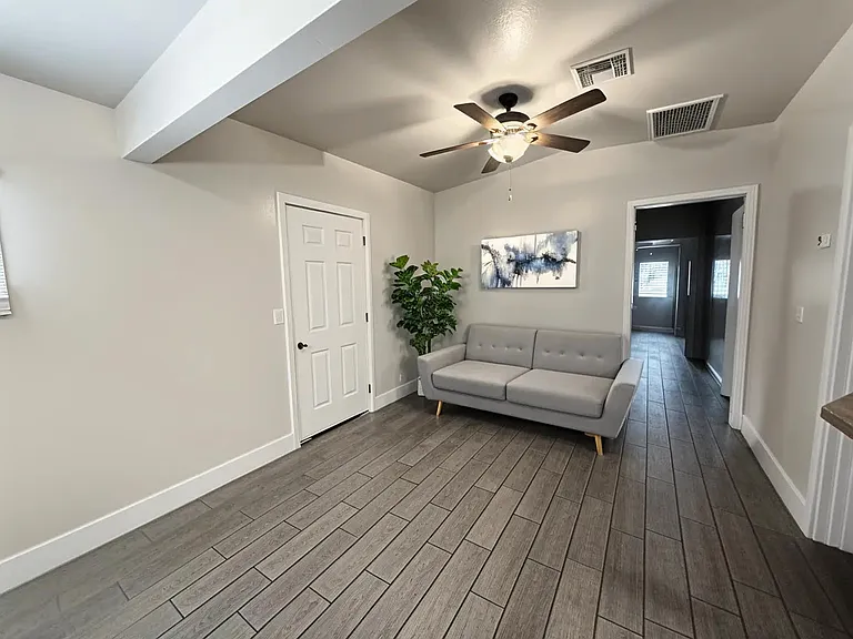 1130 E Portland St — Photo 4