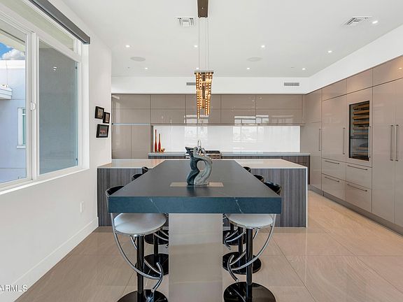 4th image of 3801 N GOLDWATER Boulevard #402