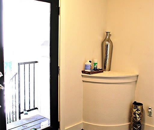 2nd image of 1333 W 22nd St Unit F
