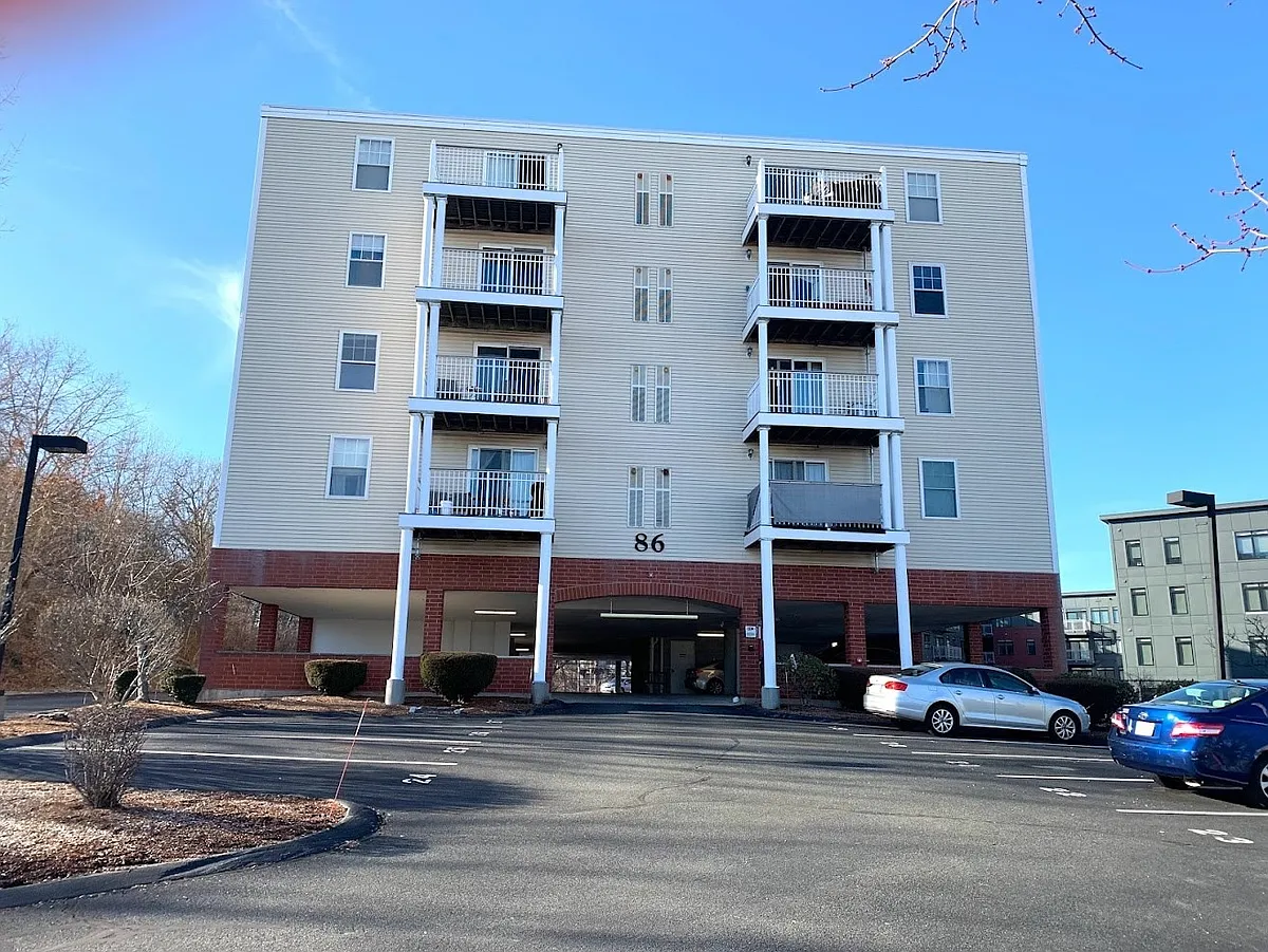 Building Photo - 86 E Howard St #203