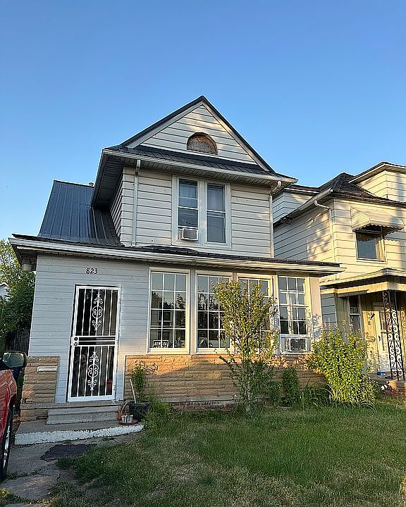 1st image of 823 Stebbins St
