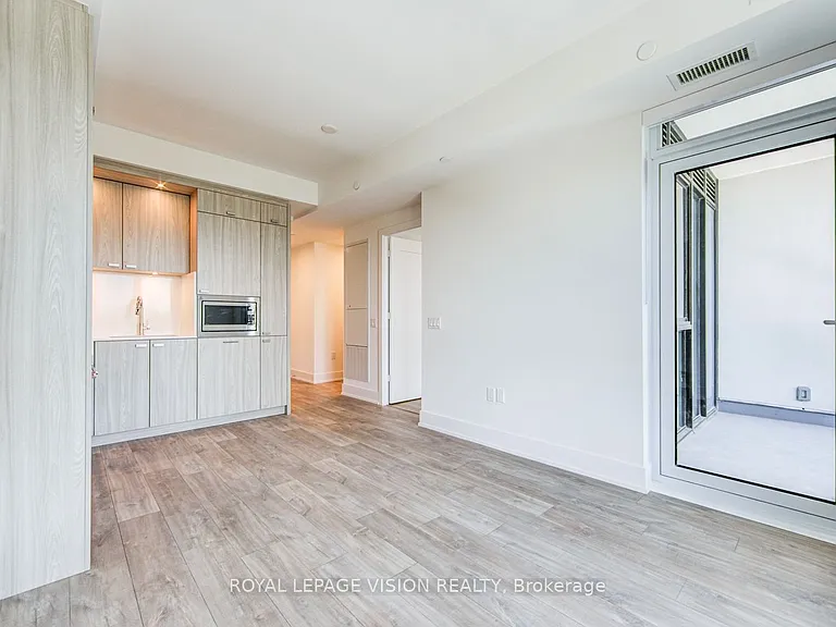858 Dupont St #710 — Photo 13