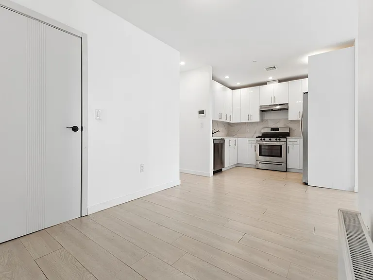 600 20th St #2A — Photo 3