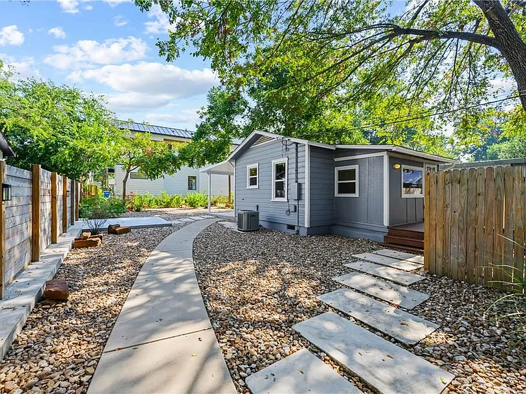 1700 Cullen Ave #B — Photo 2