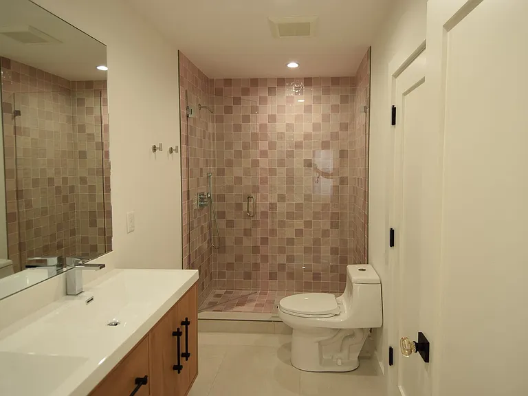 317 Ocean Park Blvd — Photo 14