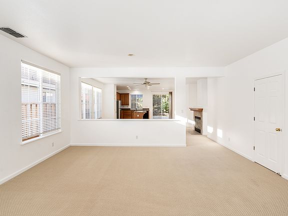5th image of 224 Marigold St