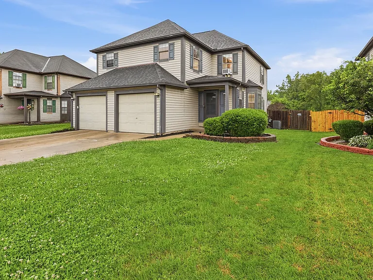 1600 Rock Creek Dr — Photo 2