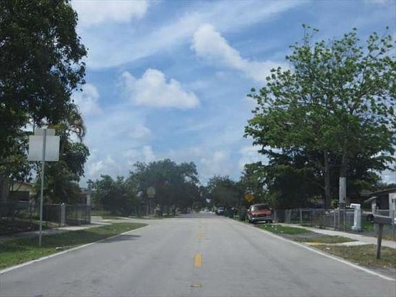 3rd image of 1520 NW 33rd Ave