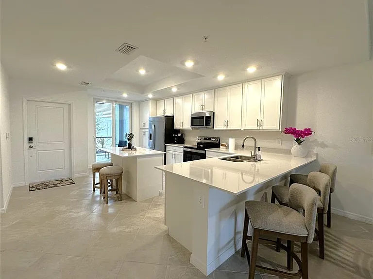 14221 Heritage Landing Blvd #2017 — Photo 5