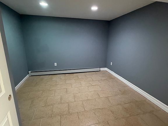 5th image of 819 Hollywood Ave #1B