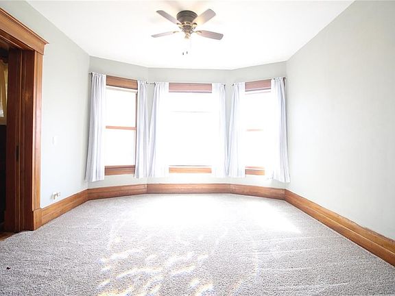 5th image of 613 Locust St