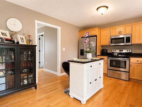 3rd image of 24 Beach St
