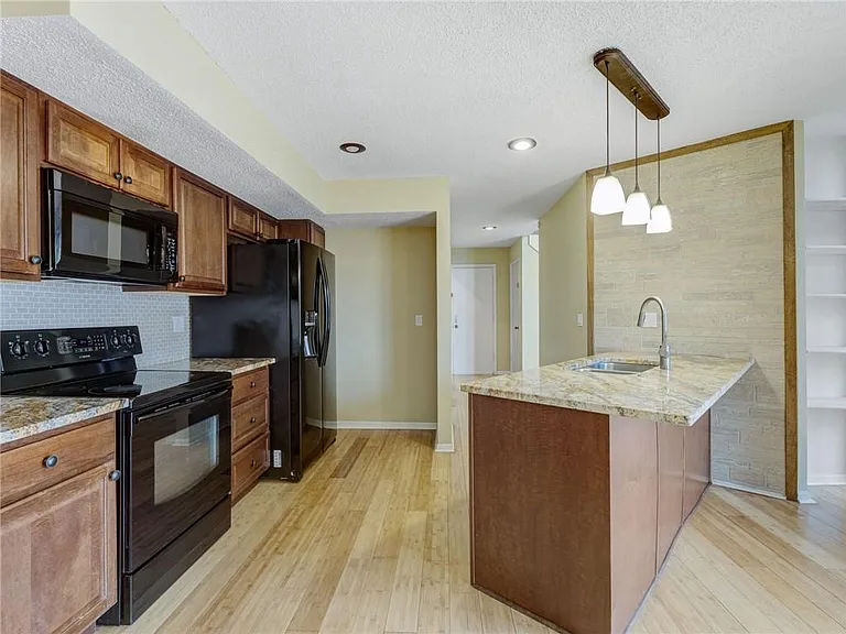 11411 Nieman Rd — Photo 8