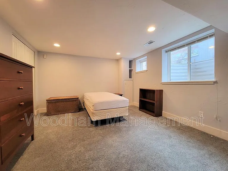 407 N Broadway Ave — Photo 20
