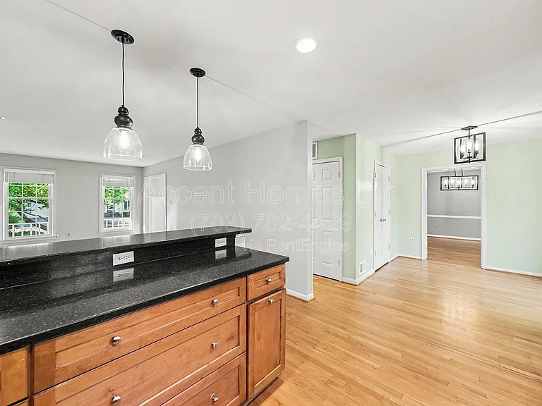 8942 Kenilworth Dr — Photo 10