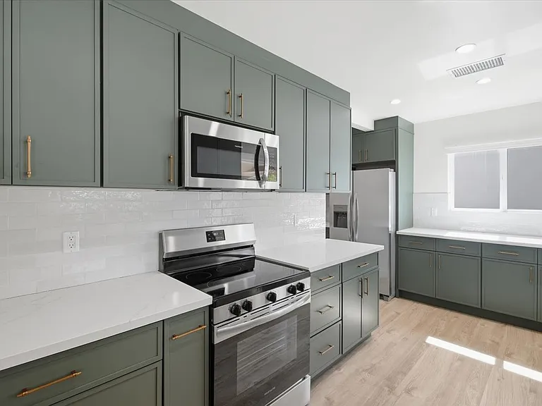 12818 Hatteras St — Photo 3