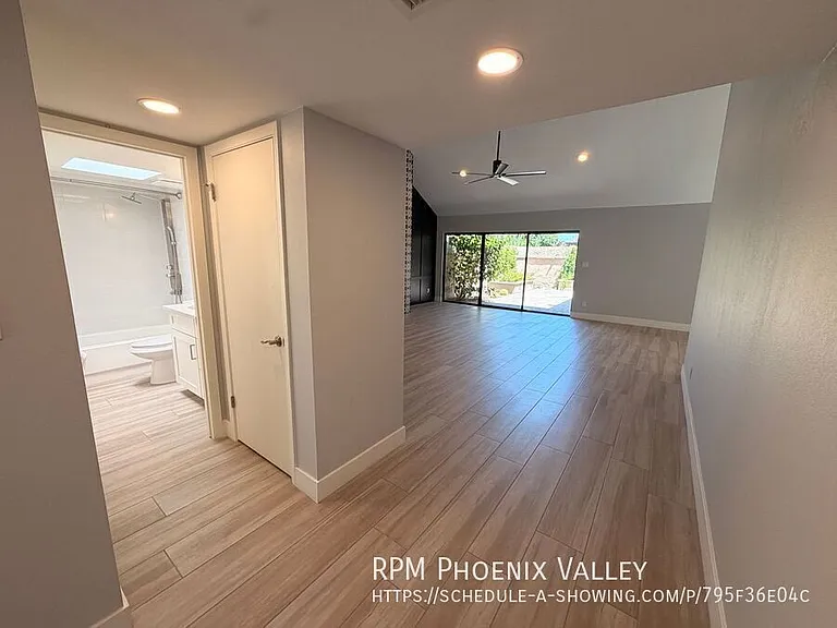 7826 E San Miguel Ave — Photo 2