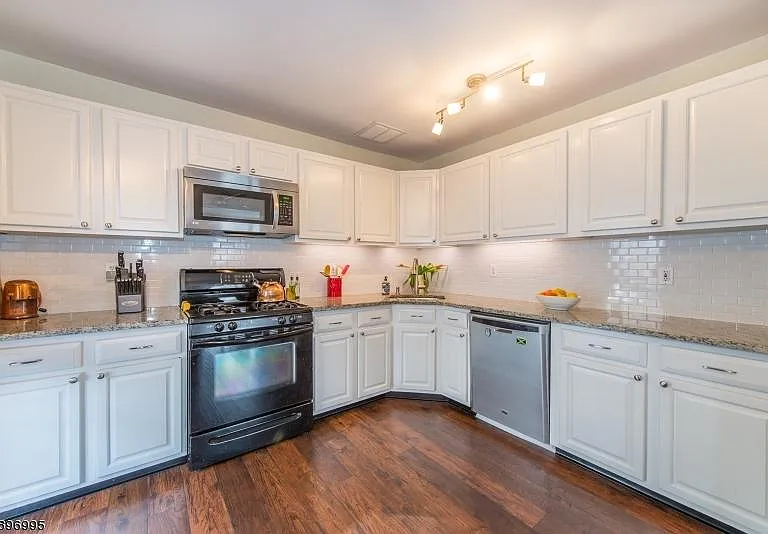 50 Pine St #4 — Photo 7