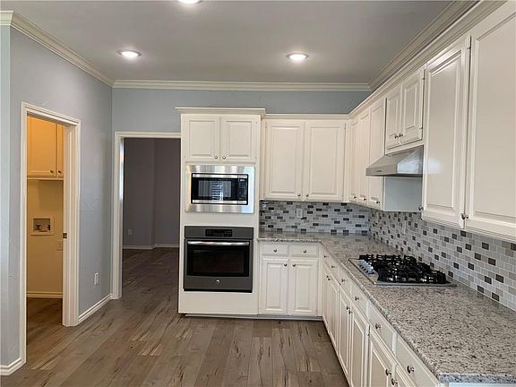 5th image of 4701 Carolwood Dr