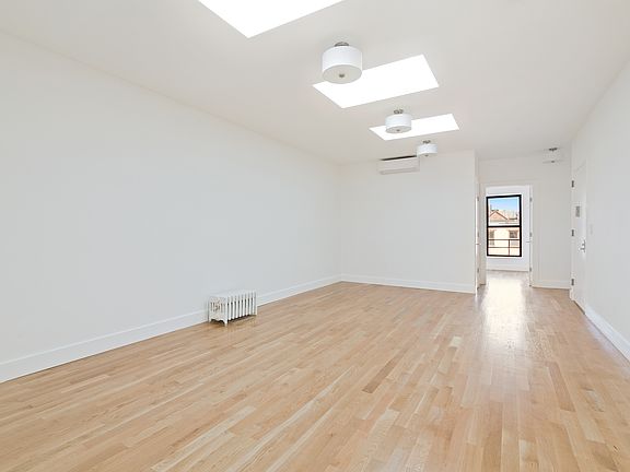 3rd image of 221 Sackett St #4