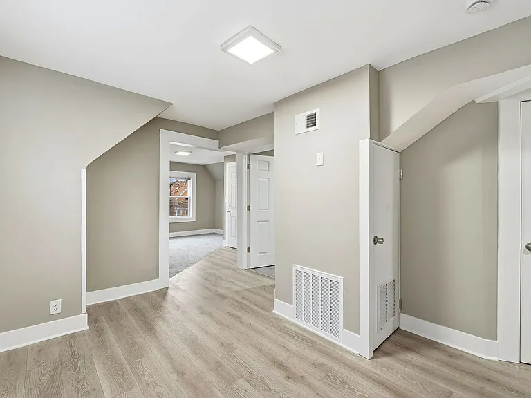1217 N Harding Ave #2 — Photo 5