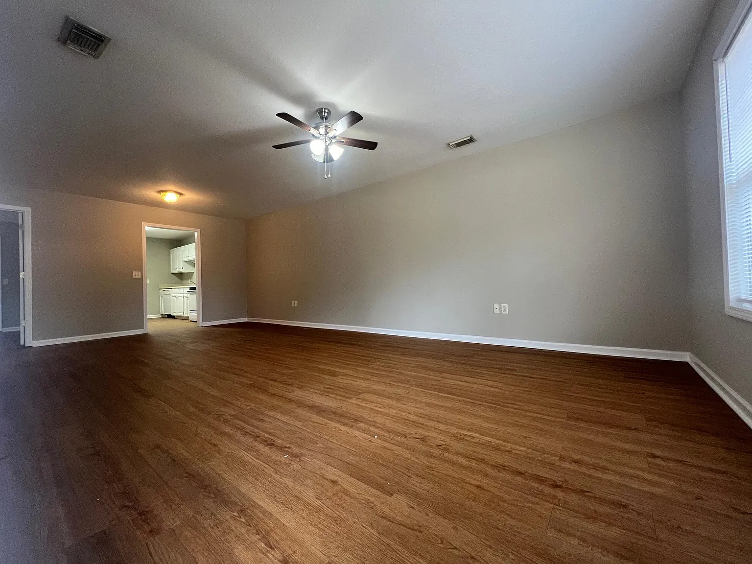 2 bed, 1044 sqft, $1,100 — Photo 4