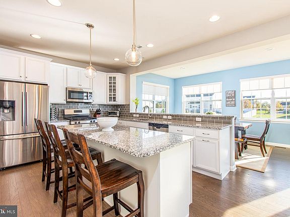 4th image of 719 Ashington Dr