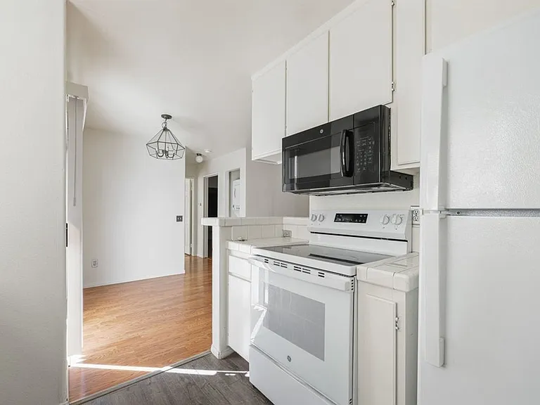 2403 Meade Ave — Photo 18