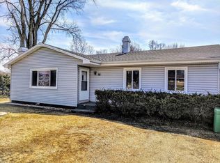 303 W Pleasant View Dr, McHenry, IL 60050