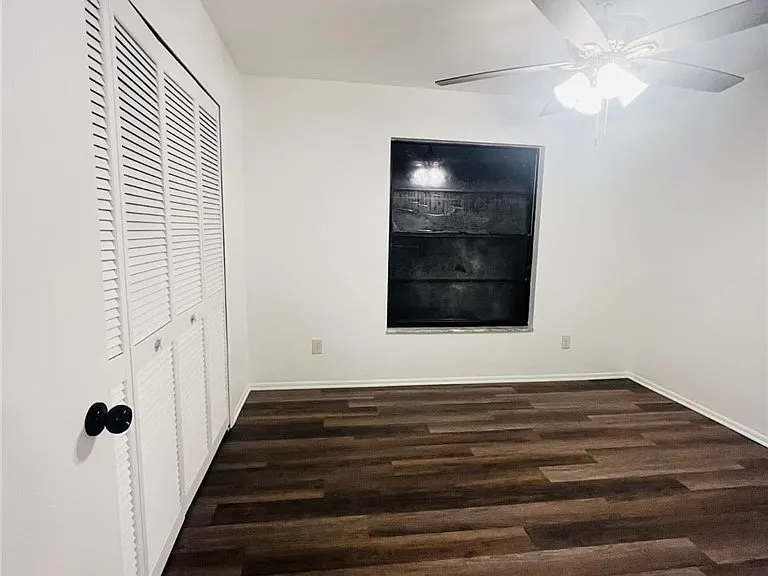 159 SE Santa Barbara Pl — Photo 9
