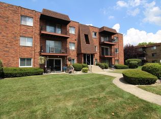 5704 W 128th St #2A, Crestwood, IL 60445