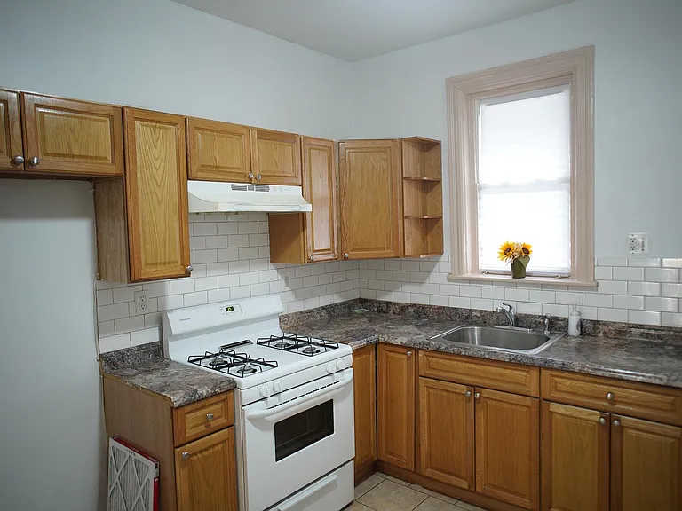 1482 N Wilton St — Photo 20