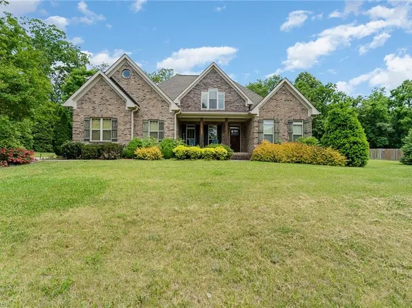 8432 Cripplegate Trce, Browns Summit, NC 27214